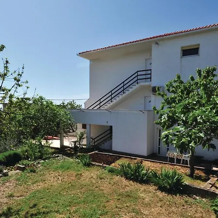 In Okrug Gornji With 2 Bedrooms And Wifi Trogir