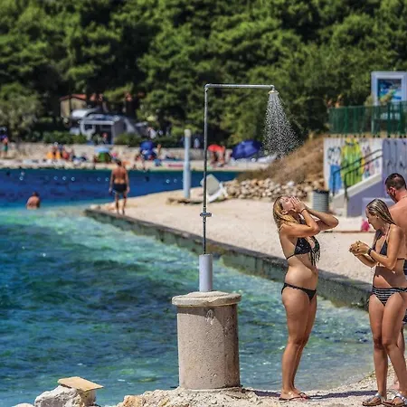 In Okrug Gornji With 2 Bedrooms And Wifi Daire Trogir