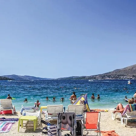 Apartamento In Okrug Gornji With 2 Bedrooms And Wifi Trogir