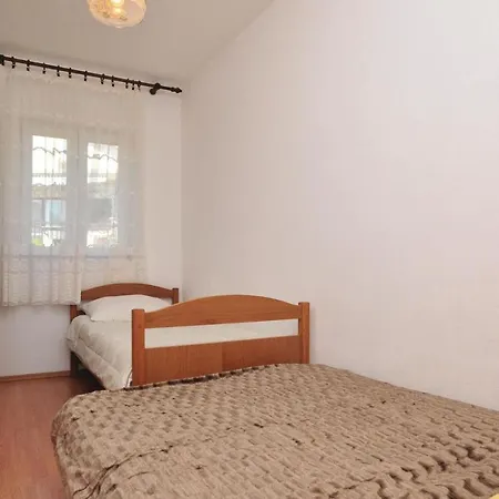 Apartamento In Okrug Gornji With 2 Bedrooms And Wifi